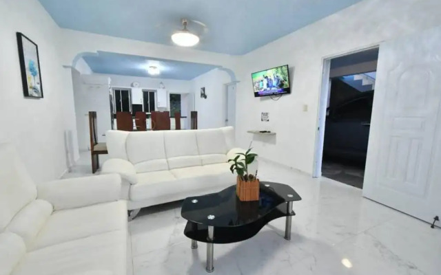 Gorgeous Spacious Property in Prime Beach Location