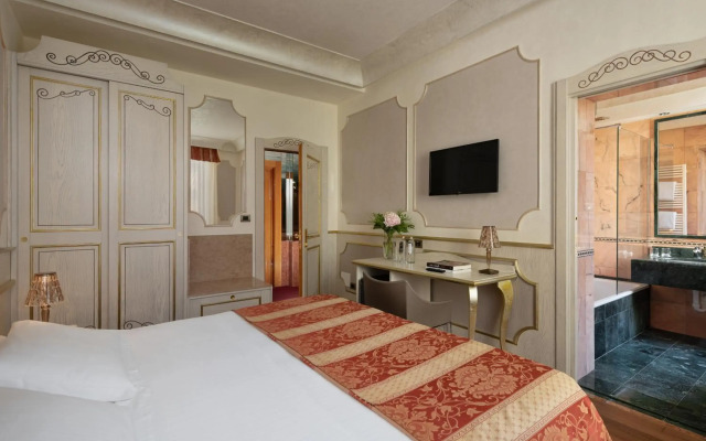 Colomba D'Oro Hotel