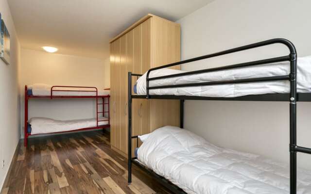 Spacious Luxury Apartment With Beautiful Views of the Marina