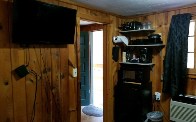 Ponderosa Pines Inn and Cabins