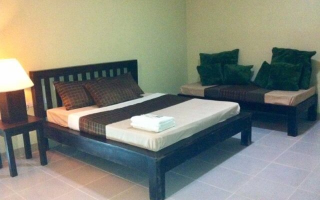 Monti's Place Dine & Bed