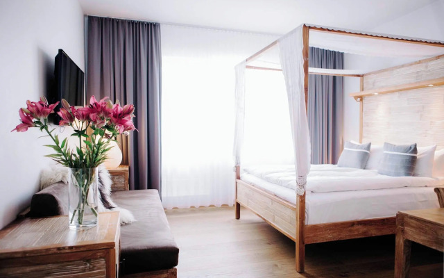 Eyja Guldsmeden Hotel