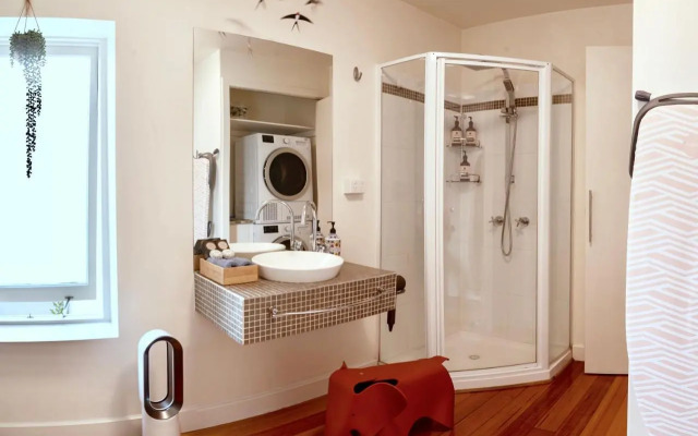 Lotus Gogh Apartment