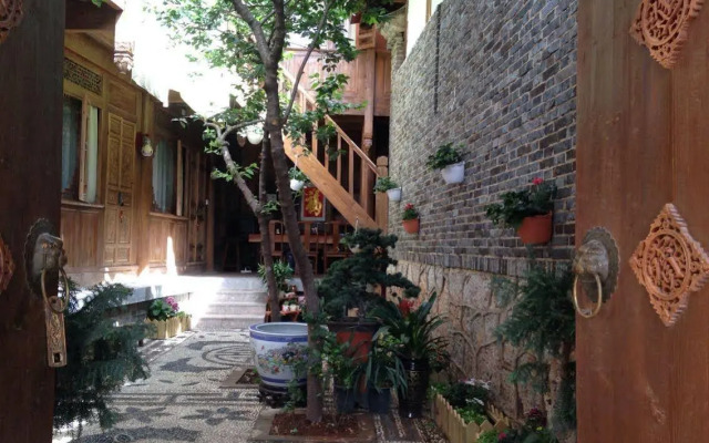 Lijiang Hejiayi Inn