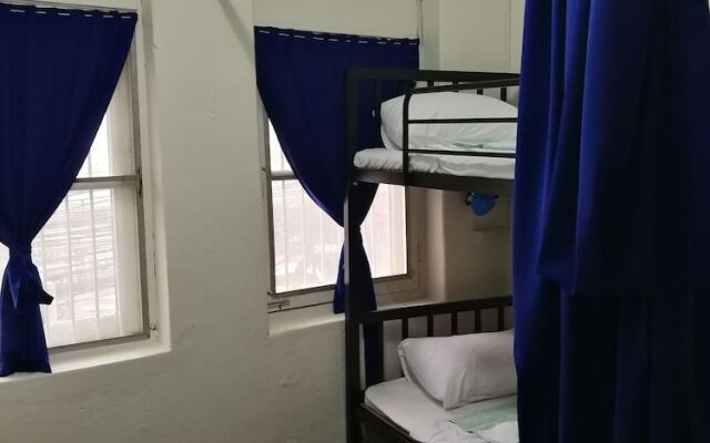 Sip N' Camp - Hostel