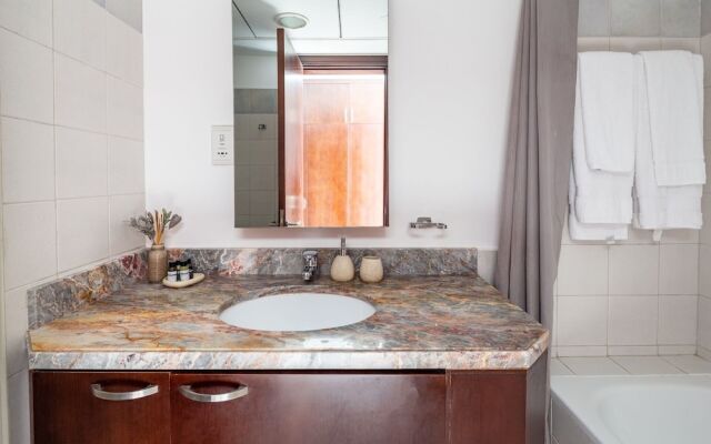 Modern + Bright 2BR With Dubai Marina Views!