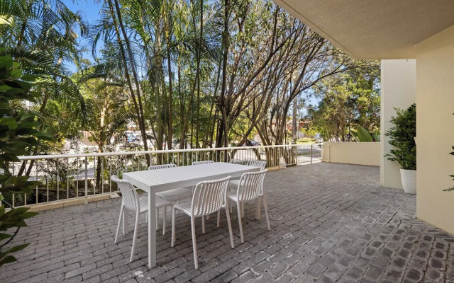 Burleigh Breeze 2 Bed Beach Walk