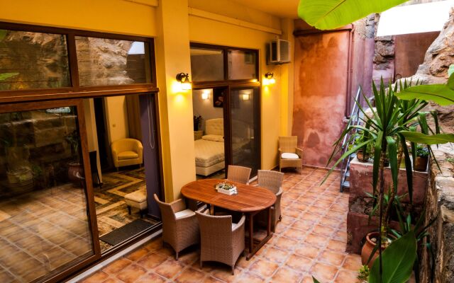 Kasteli Suites