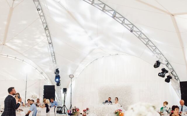 Загородный отель «Лесное озеро»