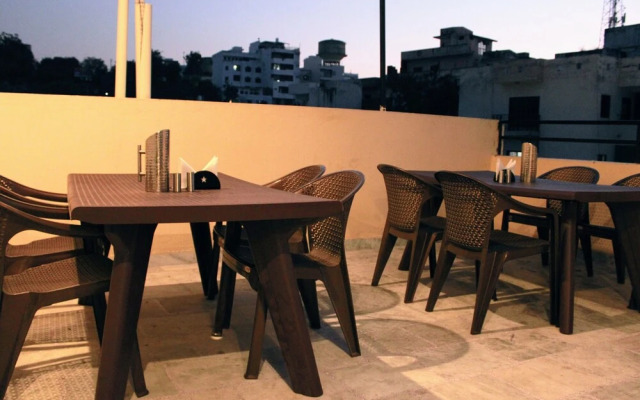 Maruti Group of Hotels - Hotel Shri Naman