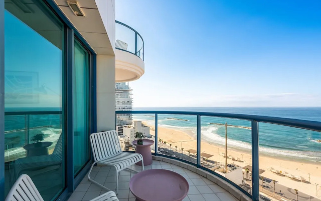 Full Sea View on The Beach With Balcony