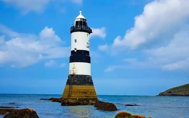 Anglesey Retreat - 2 Beds - Sleeps 3 - Parking