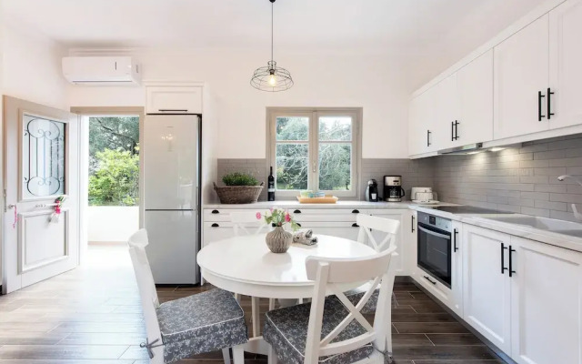 Verde Olive Three-Bedroom Holiday Home by Konnect