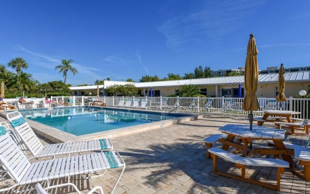 Jamaica Royale - 012 - 2 Br Condo