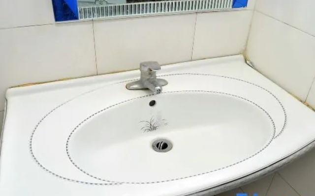 Guangzhou Business Hotel (Shangxiajiu Pedestrian Street Changshou Road Subway Station Branch) – Bathroom – Guangzhou