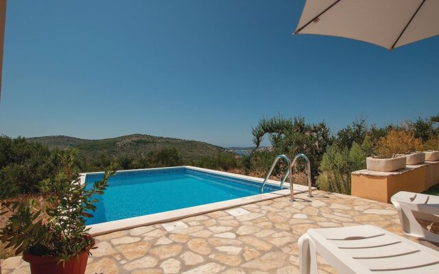 Awesome Home in Rogoznica With Wifi and 2 Bedrooms