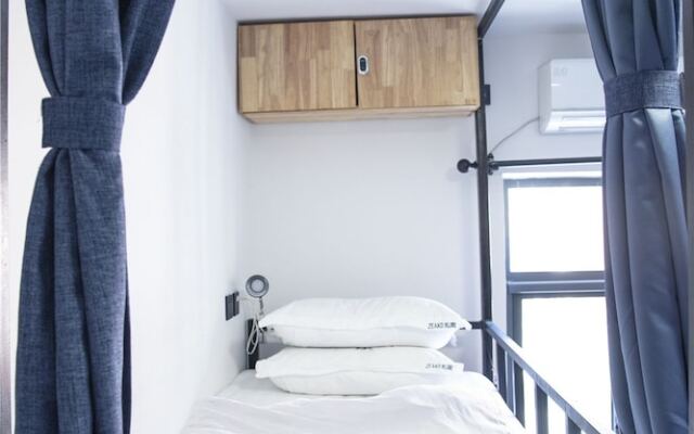 Zeako Youth Hostel