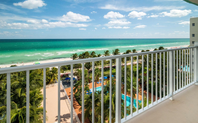 Radisson Resort Miami Beach