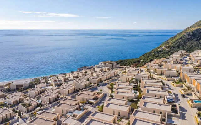 Seaside Retreat Green Coast