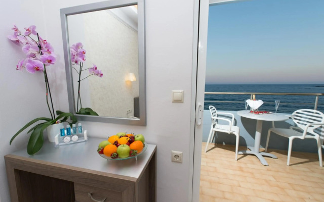 Astron Hotel
