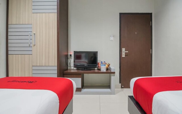 RedDoorz Plus near Simpang Rimbo Jambi