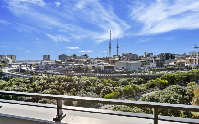 Urban style apt fantastic city views
