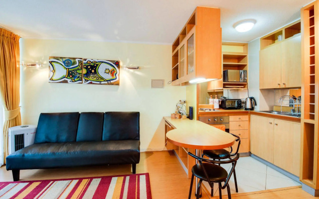 Urban Getaway Near the Sea