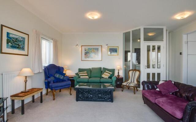 Waters Edge Balcony Apartment