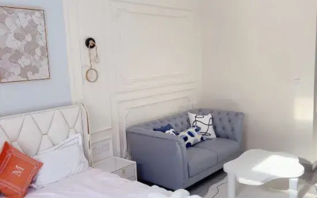 His and her net red theme apartment