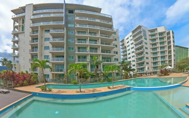 Apartment in the City with Pool and BBQ