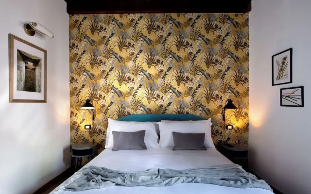 La Nova Bed and Museum