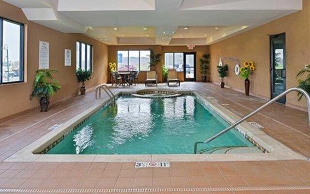 Holiday Inn Express & Suites Junction City by IHG