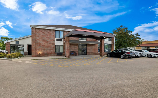 Super 8 by Wyndham Watertown WI