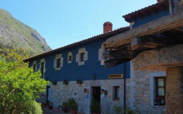 Bajo Los Tilos