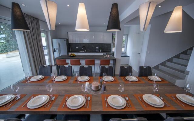 D in Postira with 7 bedrooms and 7 bathrooms