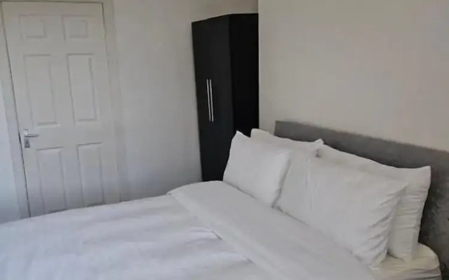 The Richmond Park Apartment