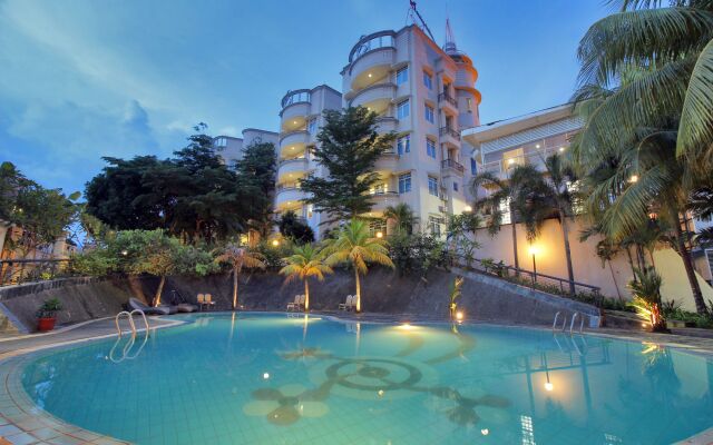 Grand Eska Hotel & Suite