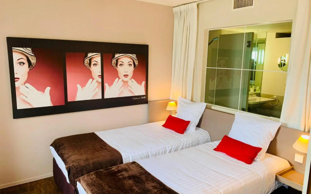 Standing Hotel Suites