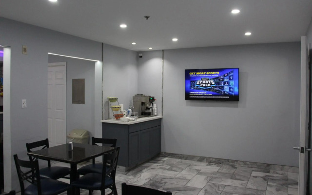 Douglas Inn And Suites