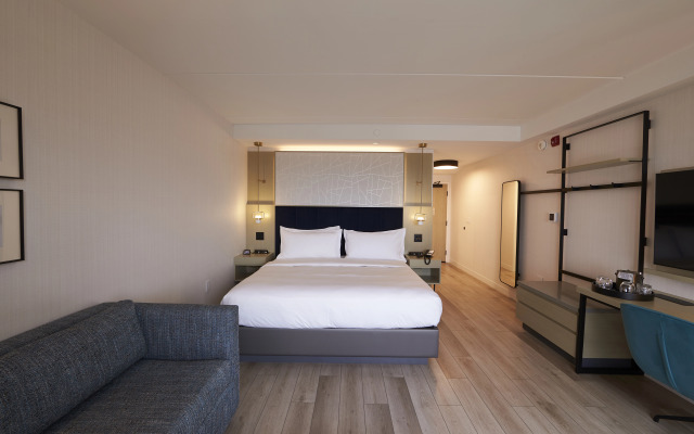 Bloom Mississauga, Tapestry Collection by Hilton