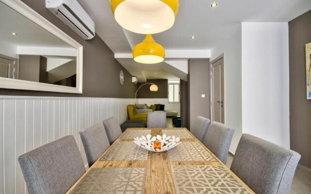 Elegant 4-bedroom Sliema Town House with Jacuzzi
