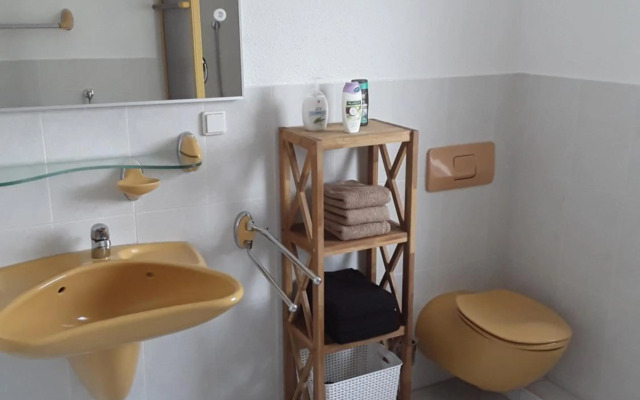 Orange Sun Apartment