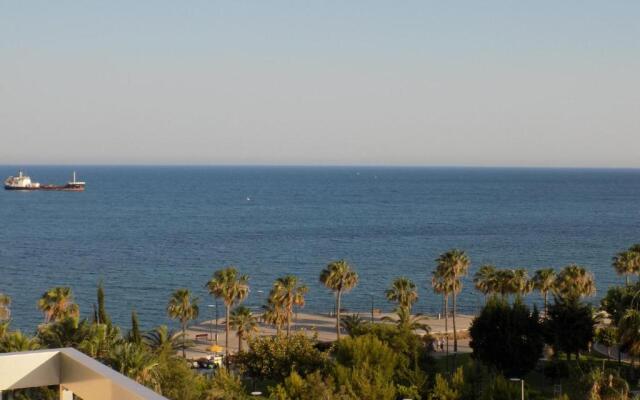 2b Boutique Seafront Apartment Olympic Beach
