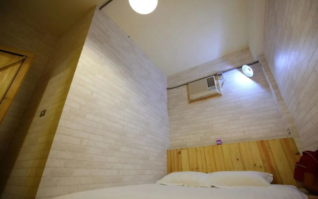 Hive Backpackers