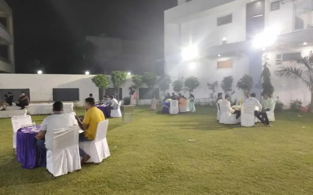 Hotel Ru And Banquet Hall By OYO Rooms