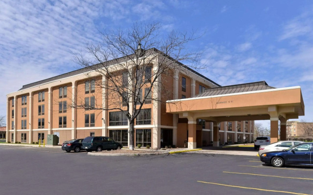 Quality Inn & Suites Matteson near I-57