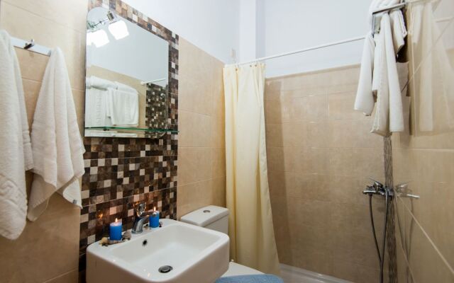 Daisy Hotel Apartments