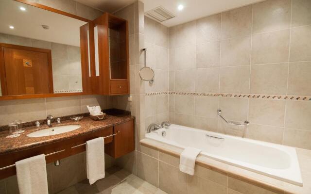 Park Lake Luxury Hotel