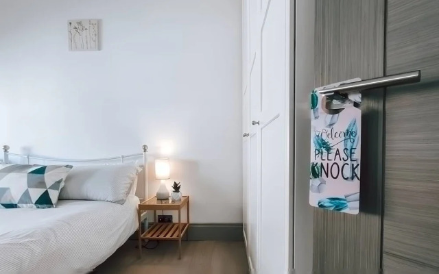 The Twickenham Apartment Near Strawberry Hill