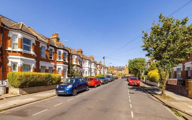 The Fulham Bolthole - Beckoning 2bdr Flat With Garden